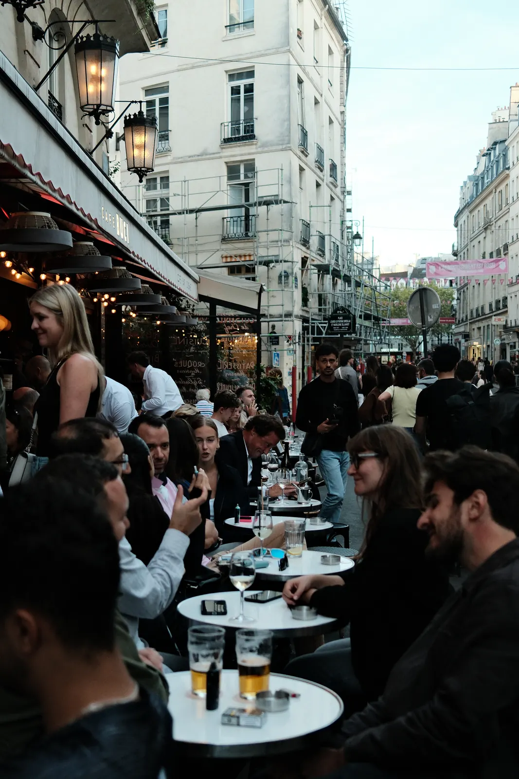 The full terrace on rue Dauphine